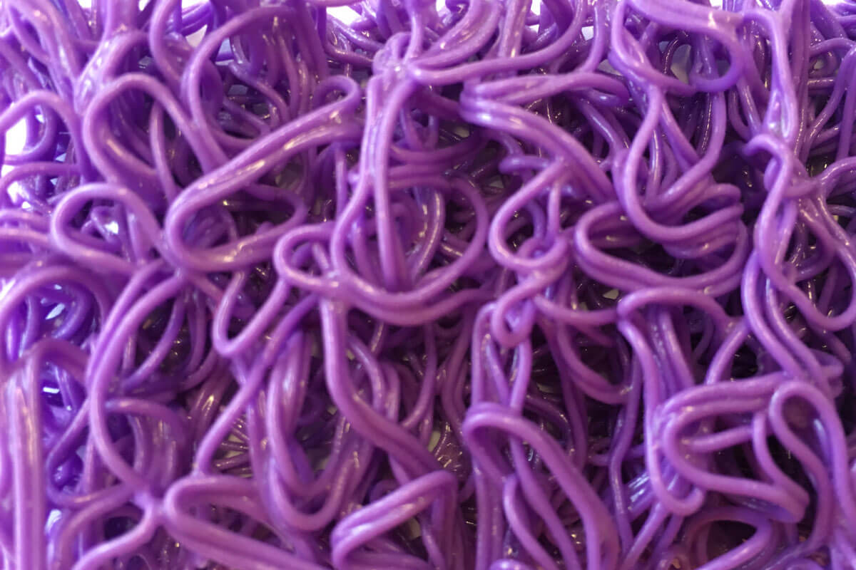Felpudo Rizos de Vinilo Fideos de 14 mm de altura lila en DecoStands